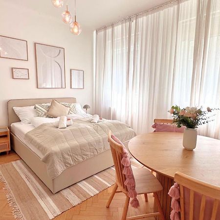 Cozy Apartment In Quiet Location, Fast Train Station 100M Away, Contactless Check-In Wenen Buitenkant foto