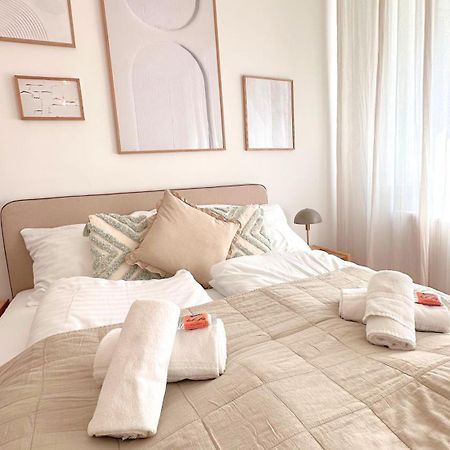 Cozy Apartment In Quiet Location, Fast Train Station 100M Away, Contactless Check-In Wenen Buitenkant foto
