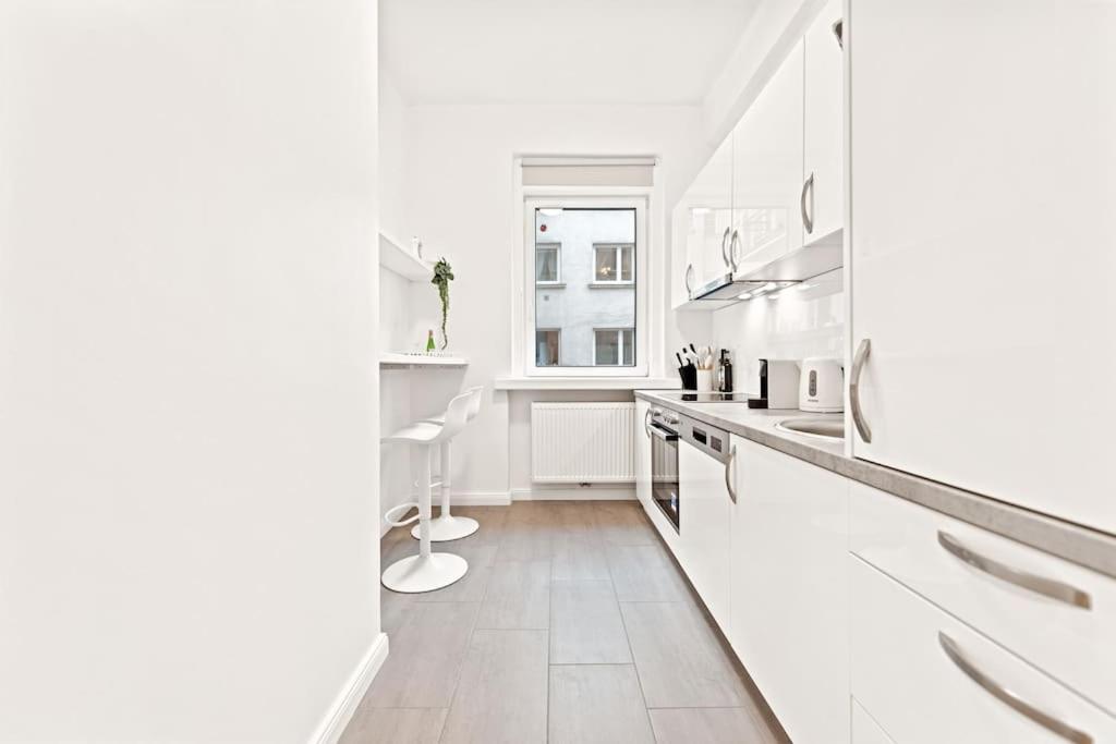 Cozy Apartment In Quiet Location, Fast Train Station 100M Away, Contactless Check-In Wenen Buitenkant foto