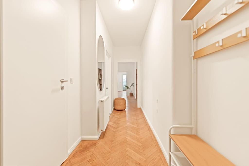 Cozy Apartment In Quiet Location, Fast Train Station 100M Away, Contactless Check-In Wenen Buitenkant foto