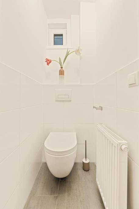 Cozy Apartment In Quiet Location, Fast Train Station 100M Away, Contactless Check-In Wenen Buitenkant foto