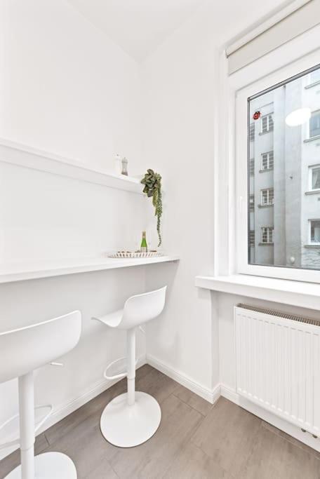 Cozy Apartment In Quiet Location, Fast Train Station 100M Away, Contactless Check-In Wenen Buitenkant foto