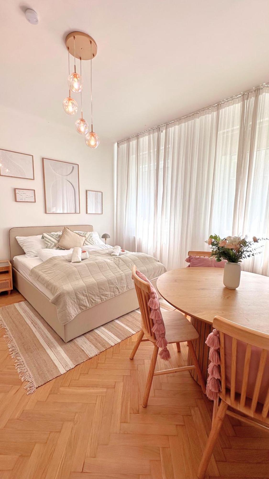 Cozy Apartment In Quiet Location, Fast Train Station 100M Away, Contactless Check-In Wenen Buitenkant foto