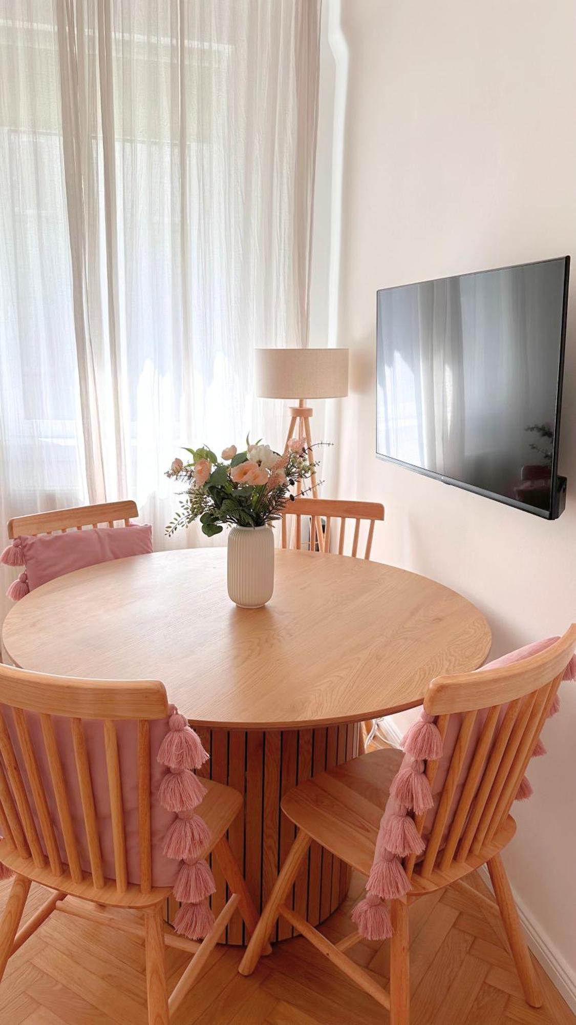 Cozy Apartment In Quiet Location, Fast Train Station 100M Away, Contactless Check-In Wenen Buitenkant foto