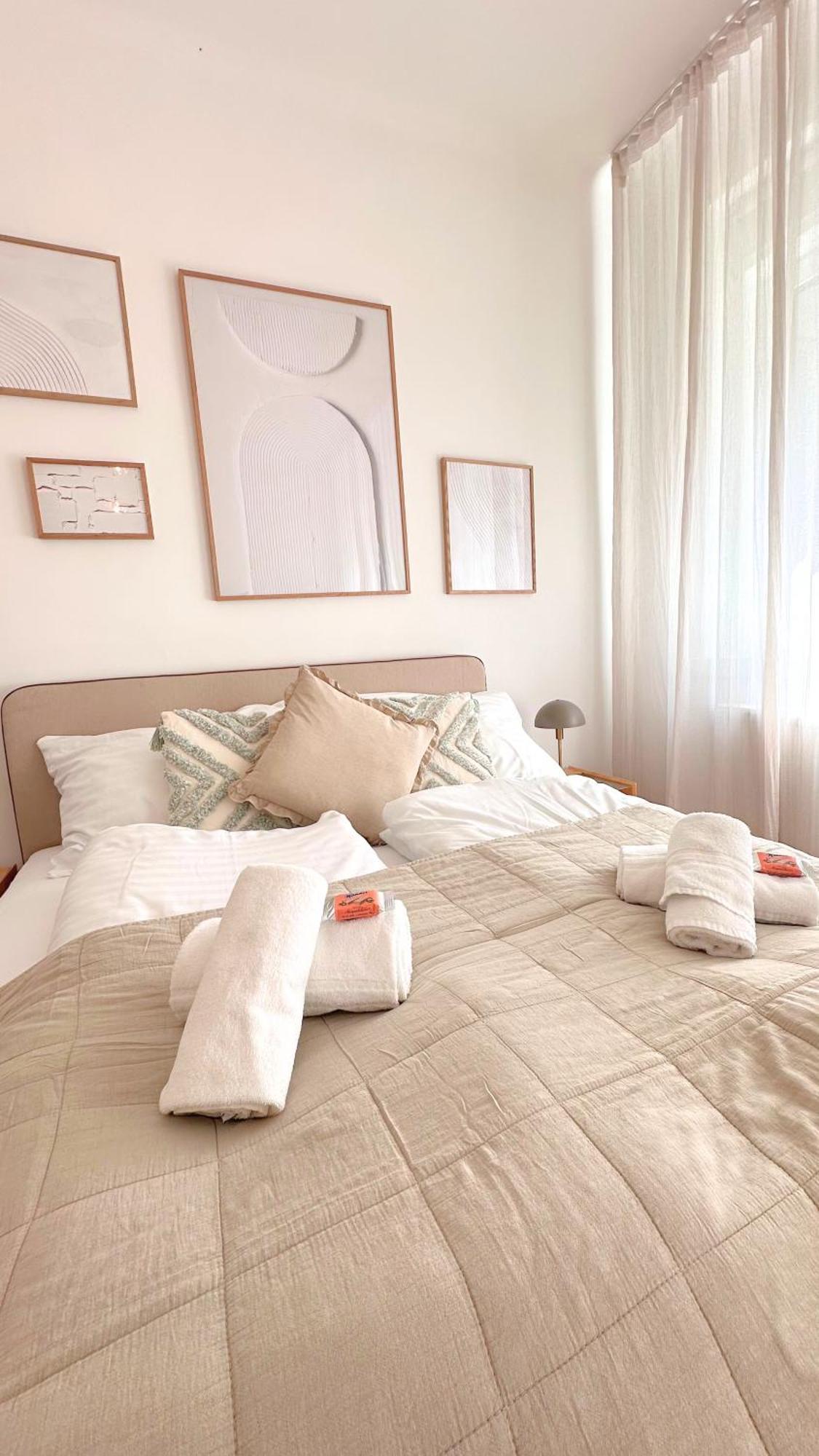 Cozy Apartment In Quiet Location, Fast Train Station 100M Away, Contactless Check-In Wenen Buitenkant foto